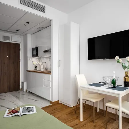 Apartamenty 24H Kasprzaka Warsaw Exterior photo