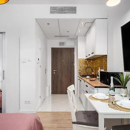 Apartamenty 24H Kasprzaka Warsaw Exterior photo